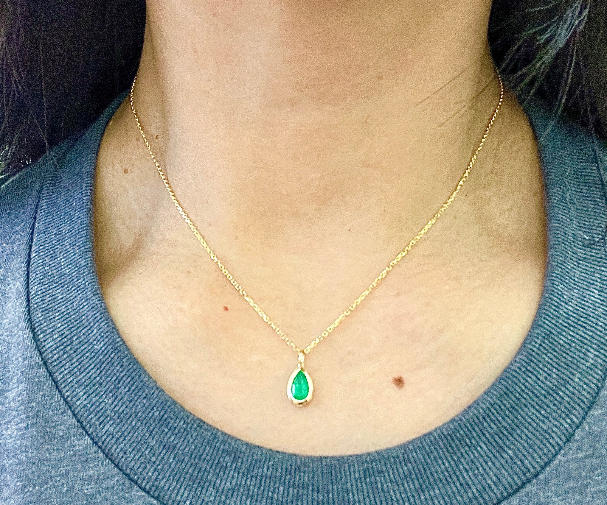0.68 Carat Colombian Emerald Pendant Necklace - Image 2