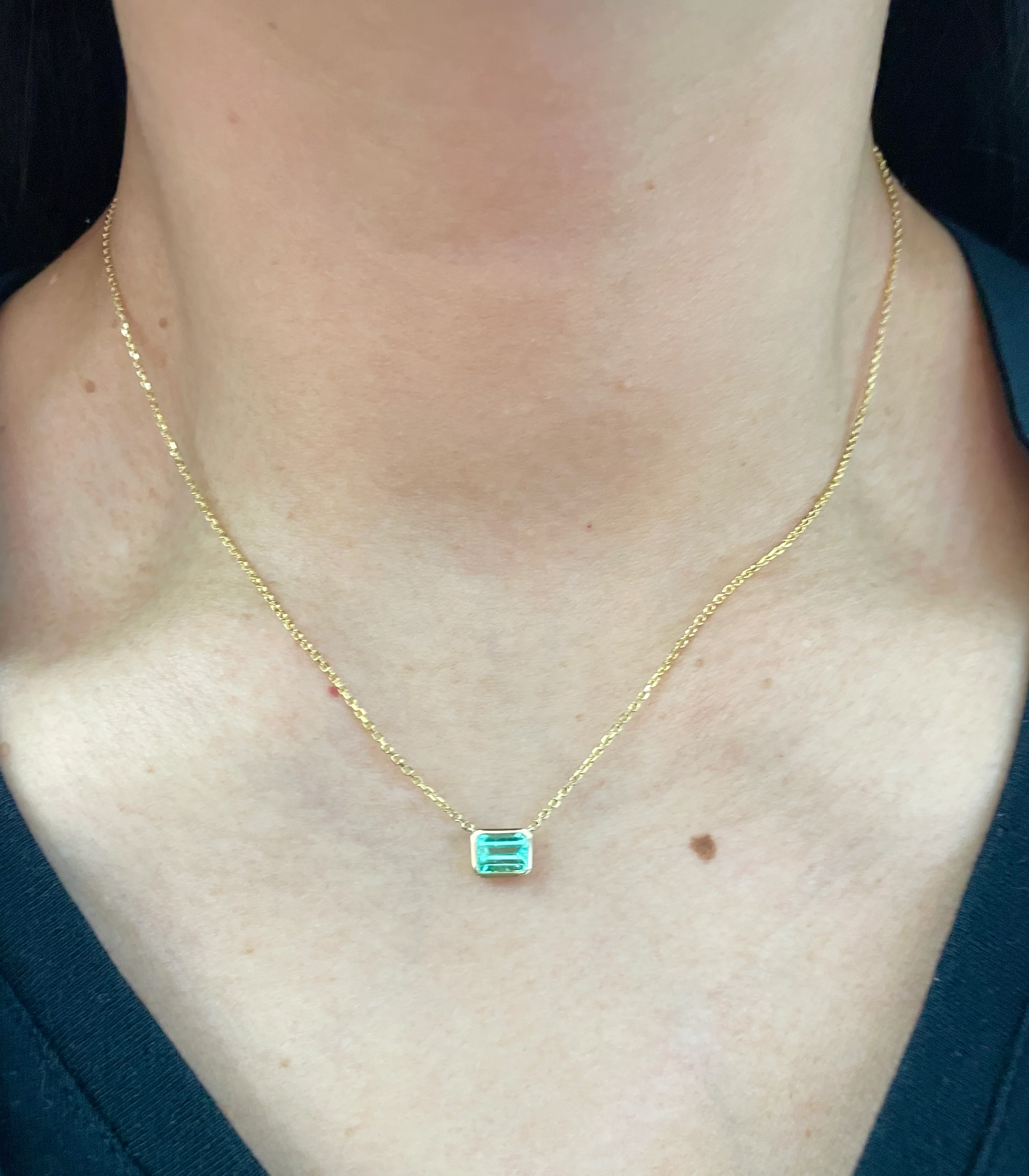 0.73 Carat Emerald Pendant - Image 2