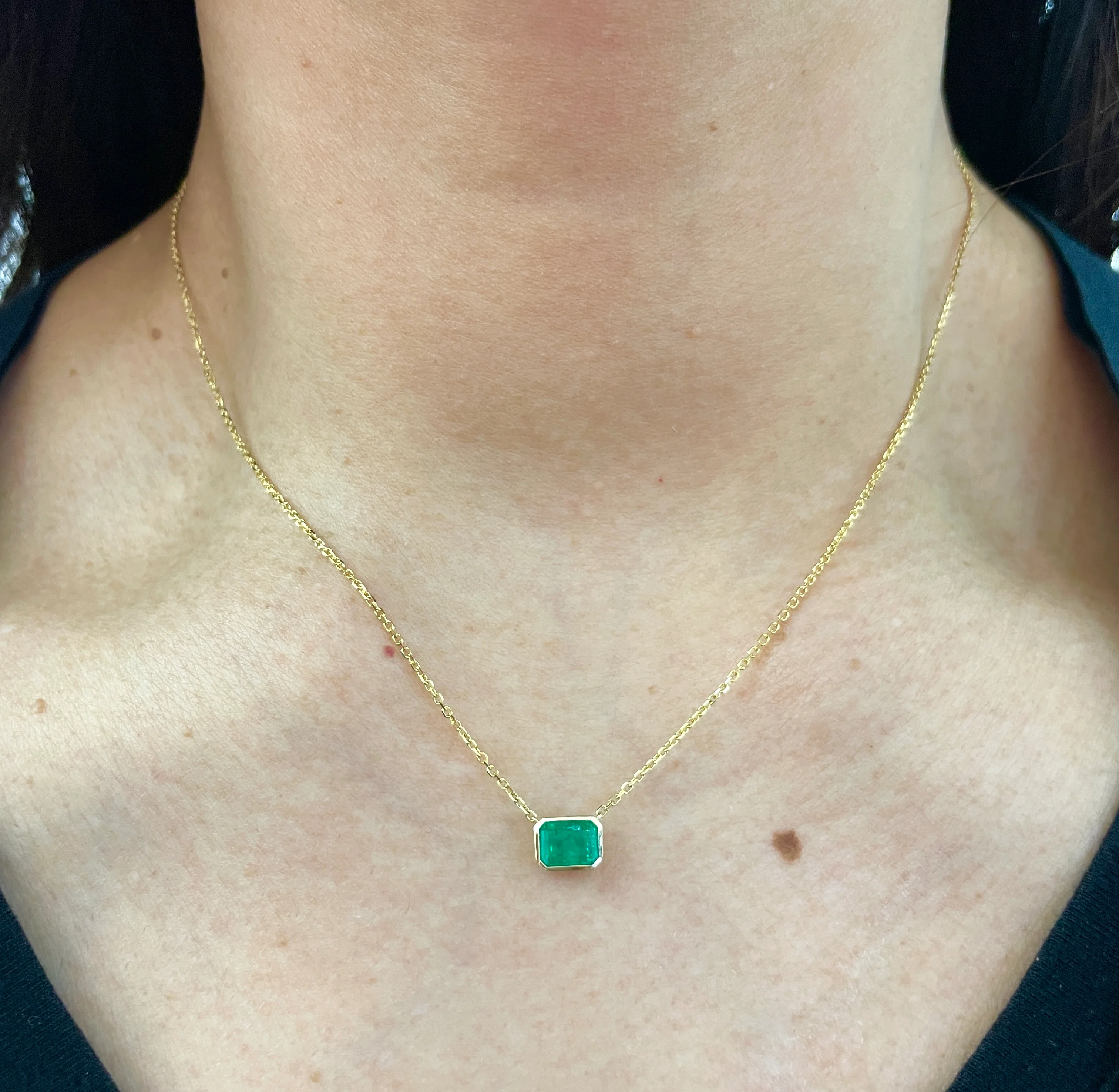 0.82 Carat Emerald Pendant - Image 2