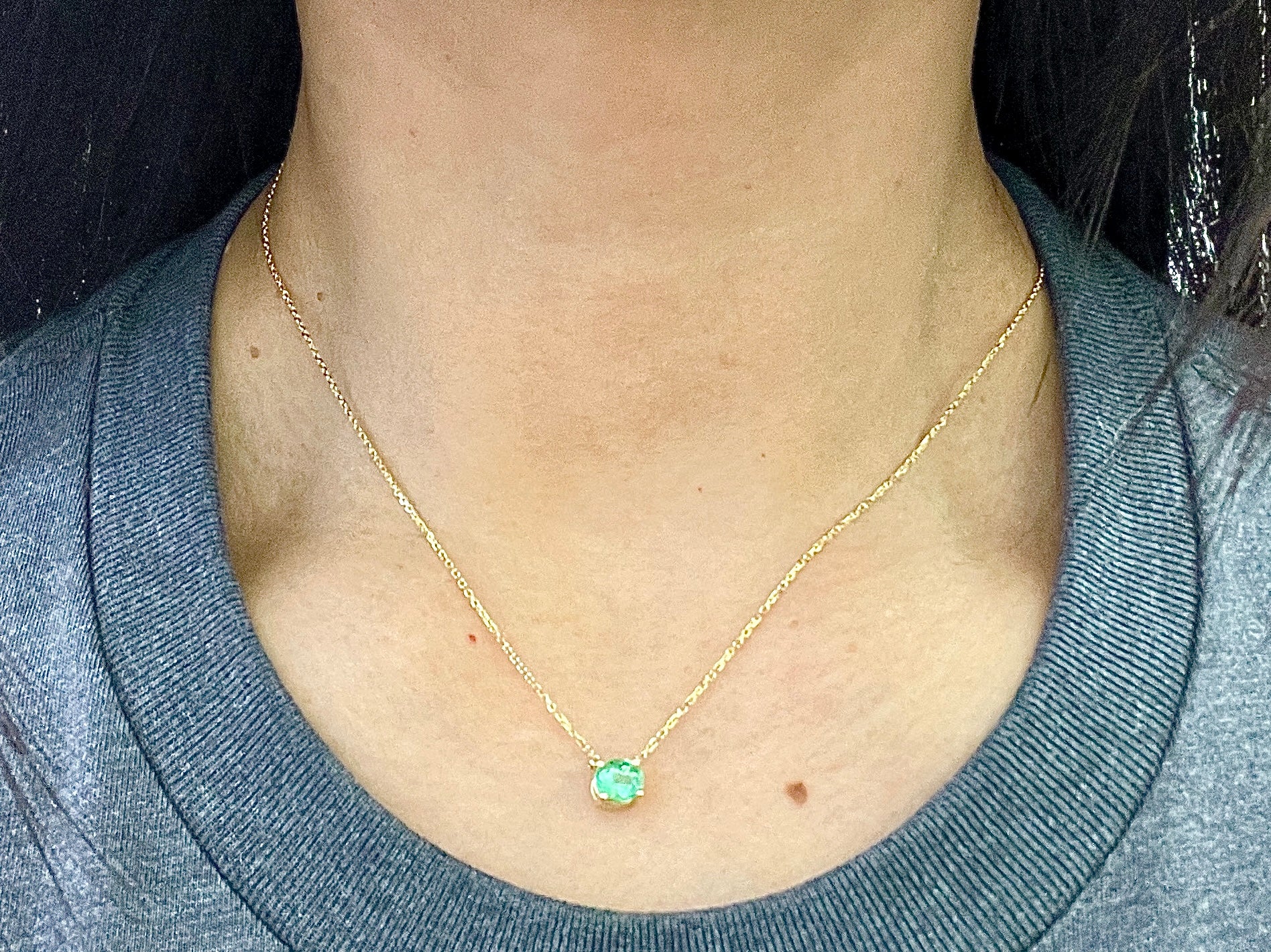 0.86 Carat Colombian Emerald Pendant Necklace - Image 2