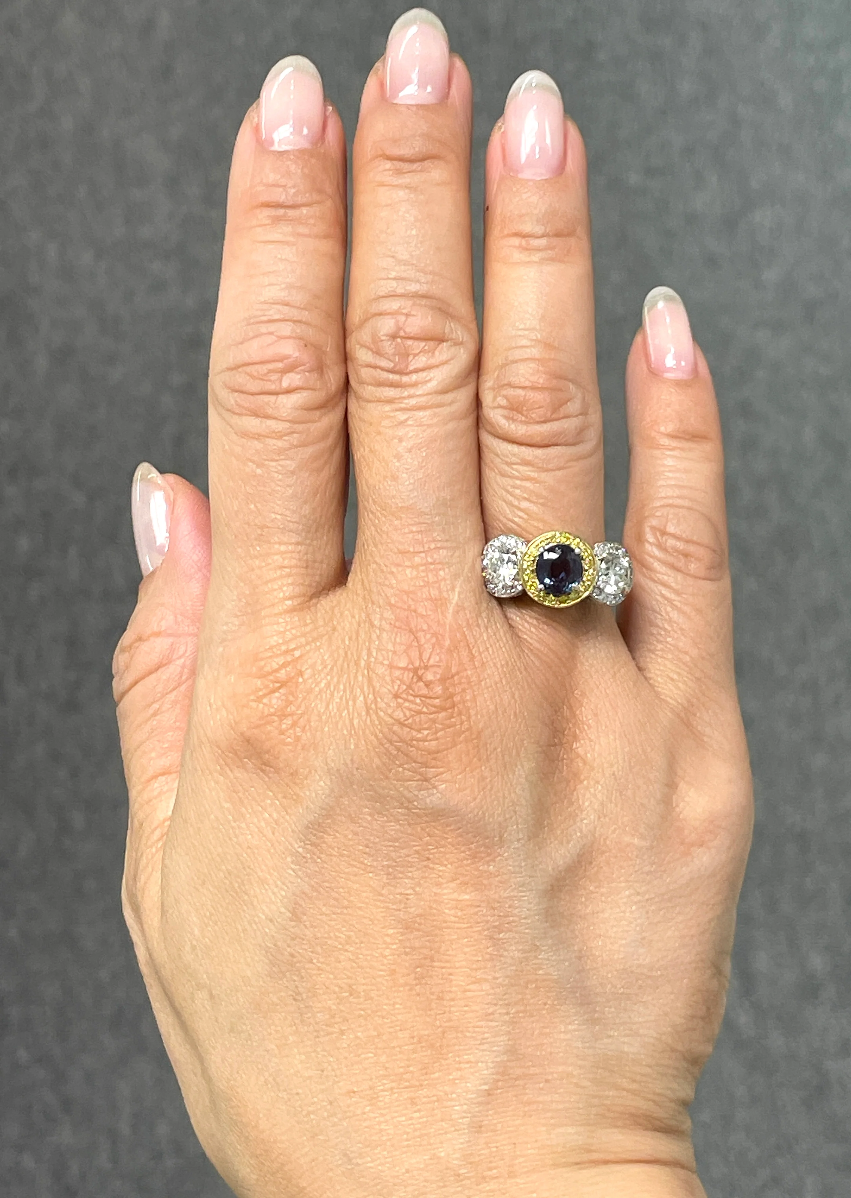 1.36 Carat Alexandrite and Diamond Ring - Image 4