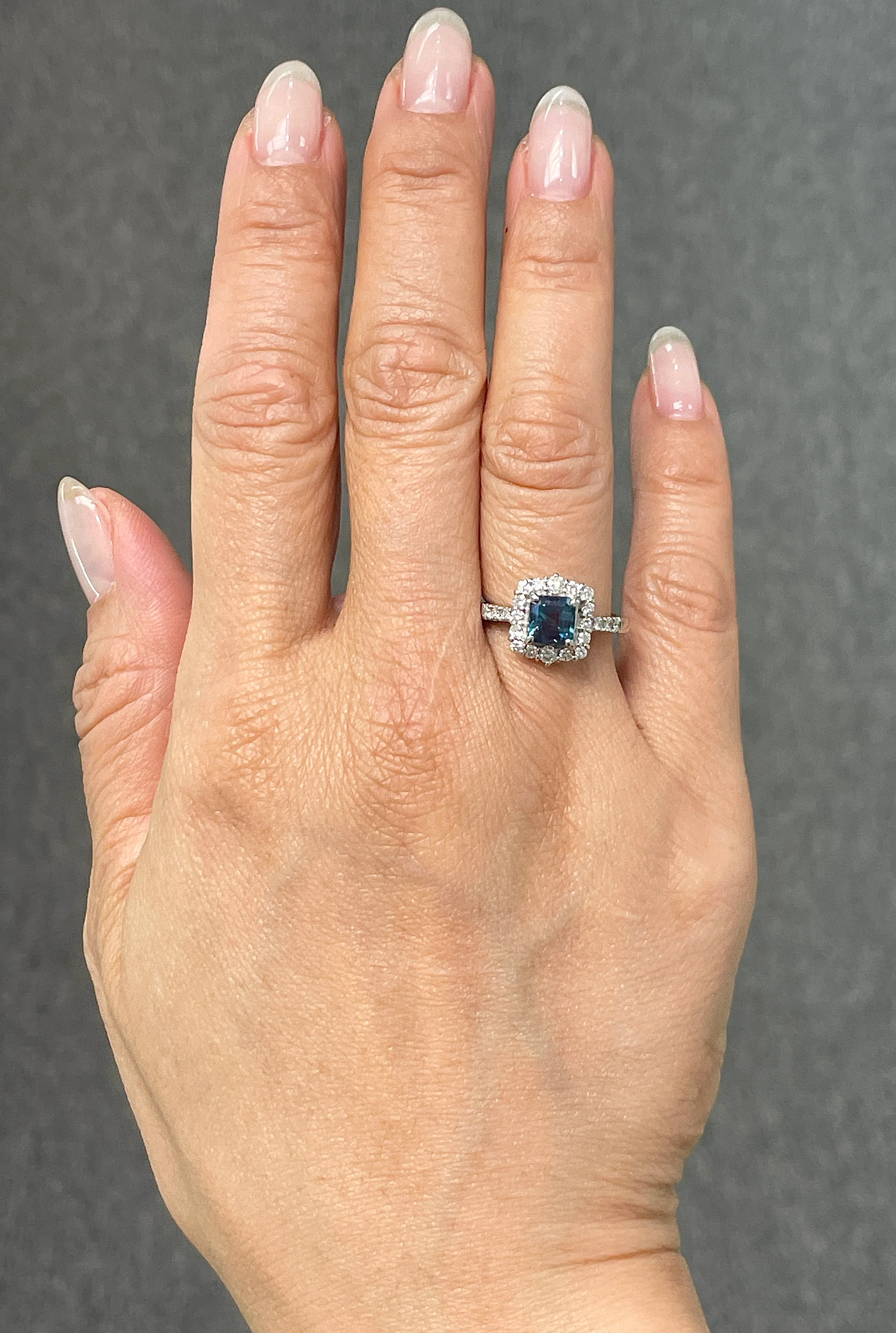 1.43 Carat Alexandrite and Diamond Ring - Image 3