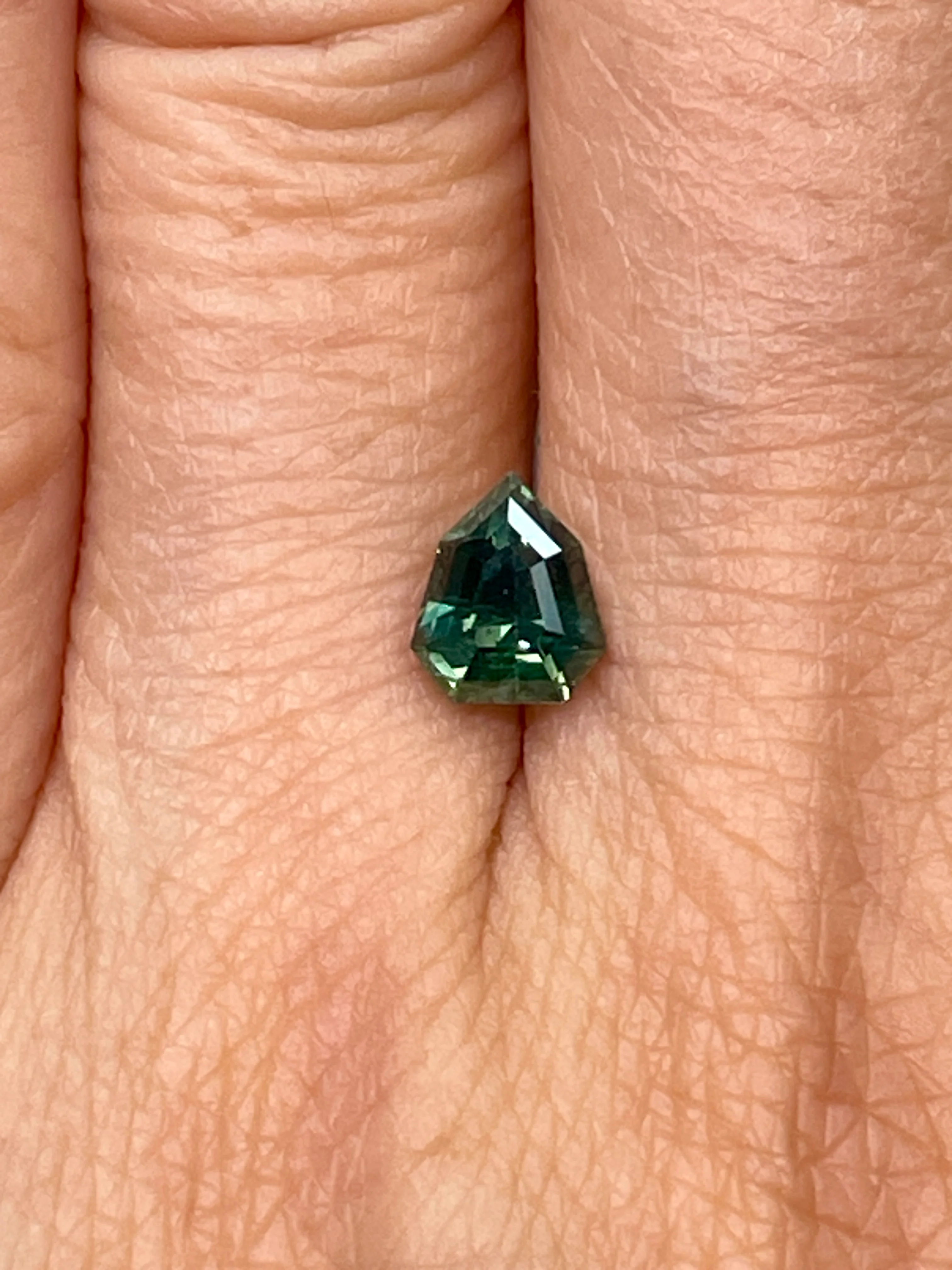 1.67 Carat Teal/Bi-Color Sapphire - Image 2