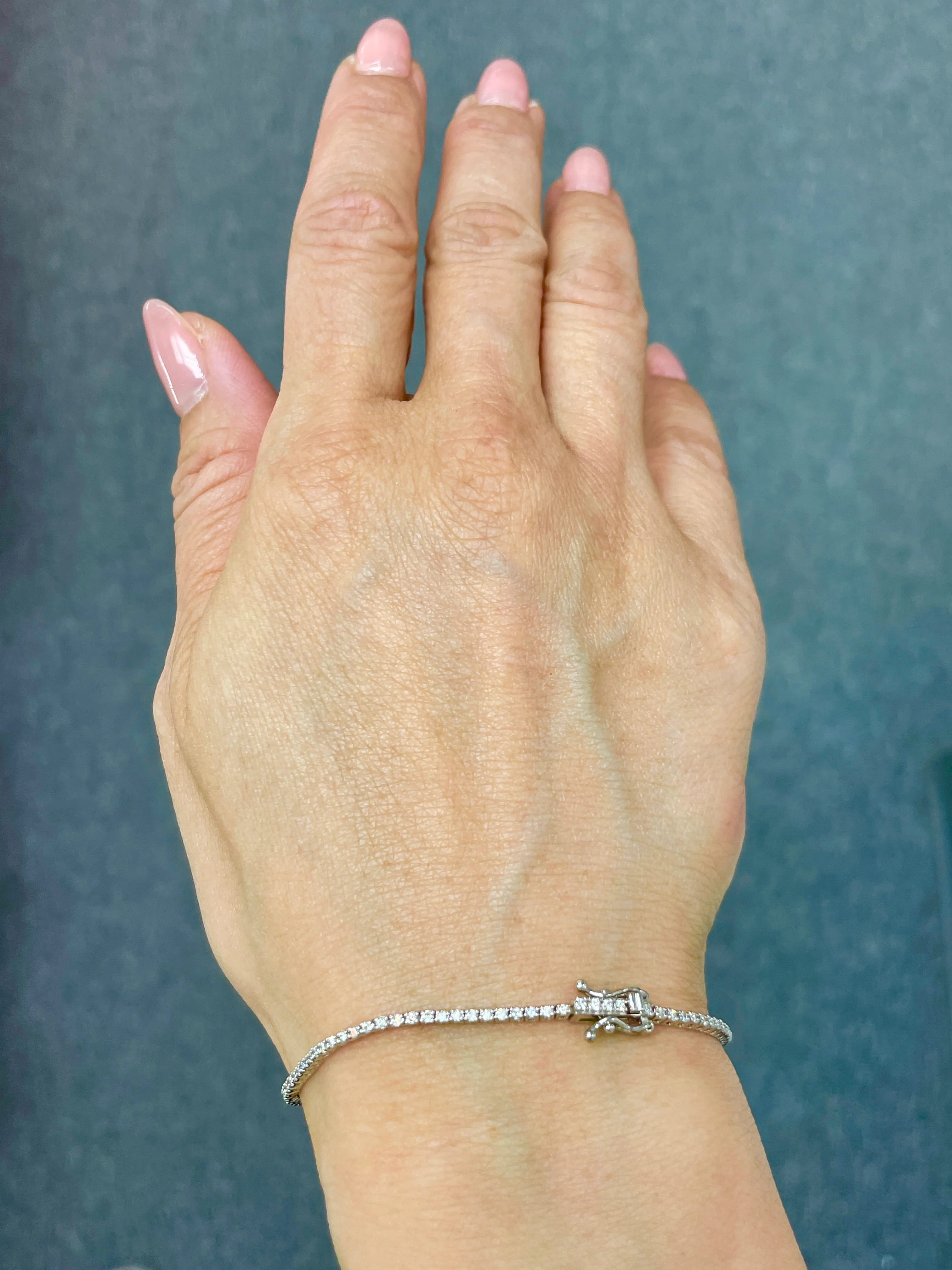 1.00 Carat Diamond Tennis Bracelet - Image 3