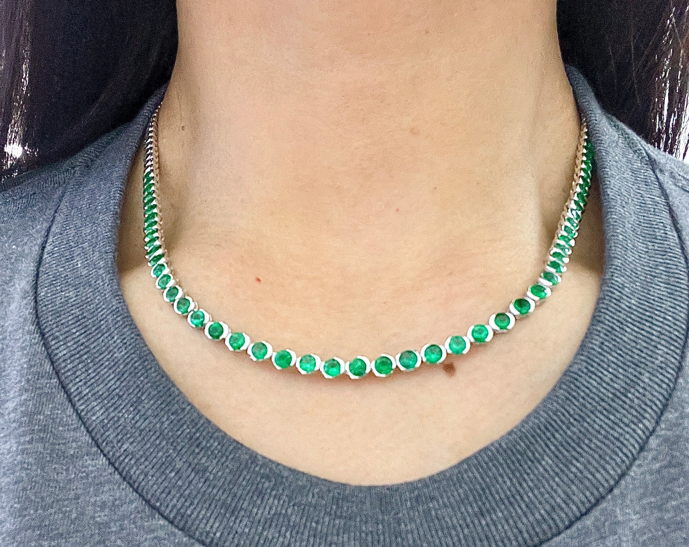 13.00 Carat Graduated Emerald Necklace - Image 2