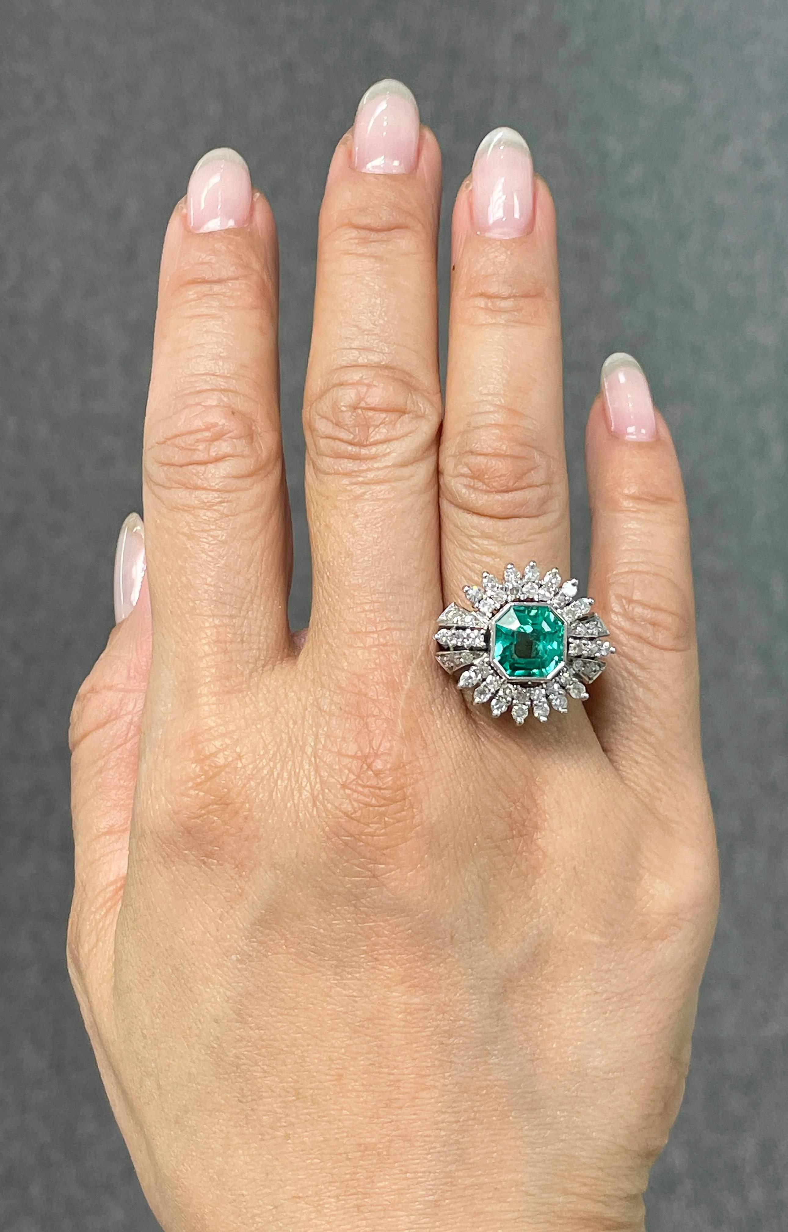 3.00 Carat Colombian Emerald and Diamond Ring - GIA - Image 3