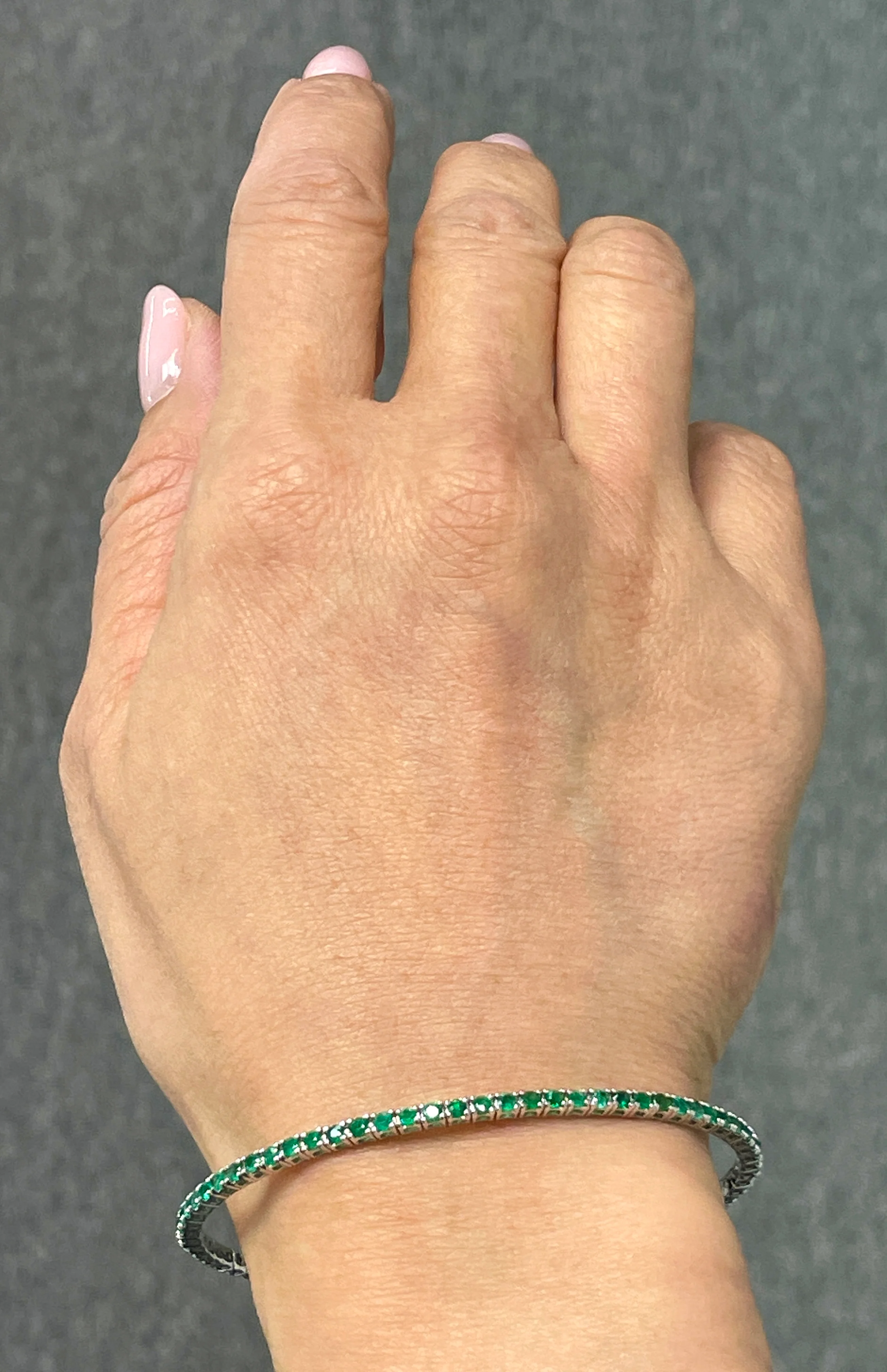 2.00 Carat Emerald Flexible Bangle - Image 2