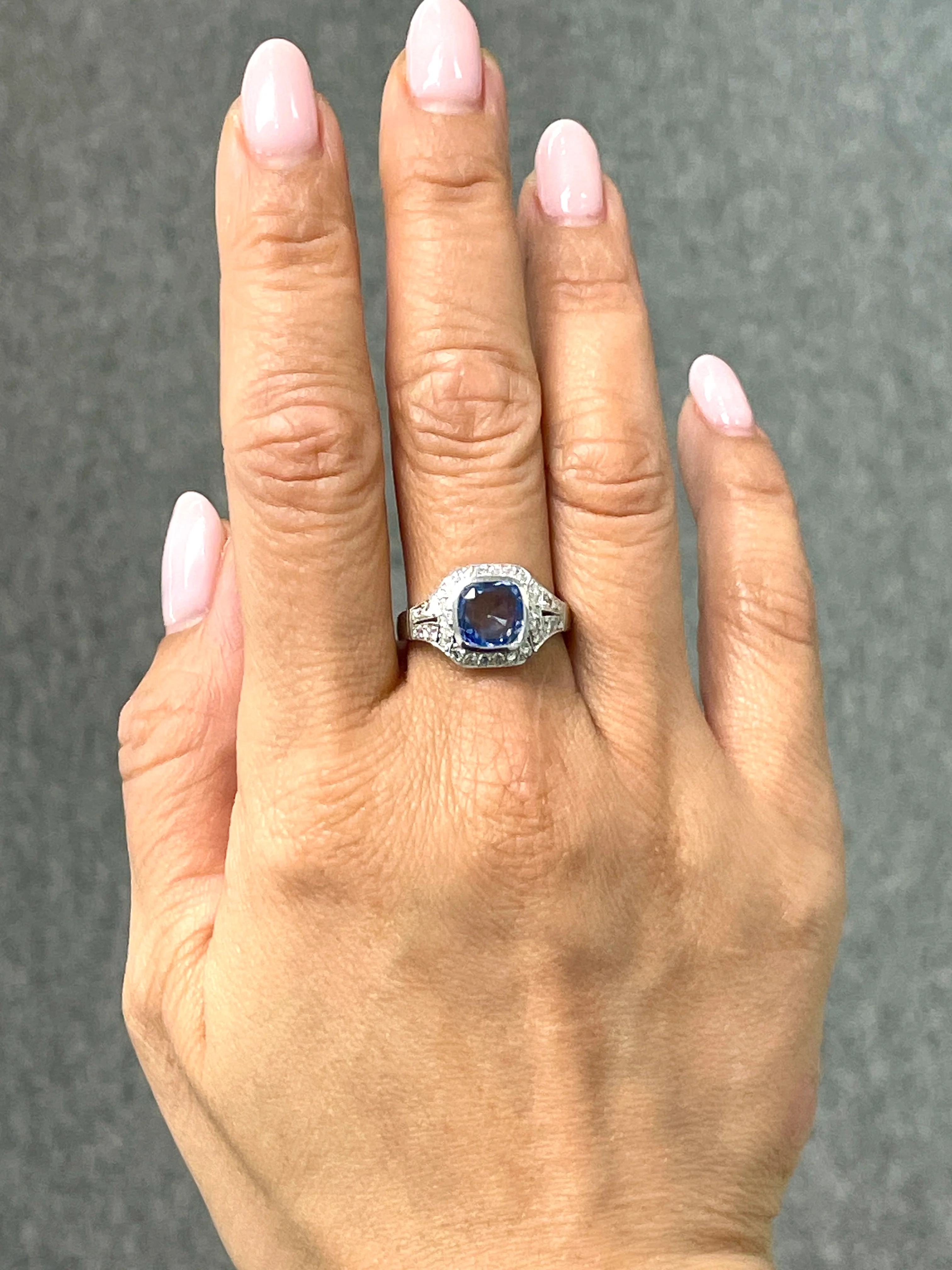 2.00 Carat Sapphire and Diamond Ring - Image 2
