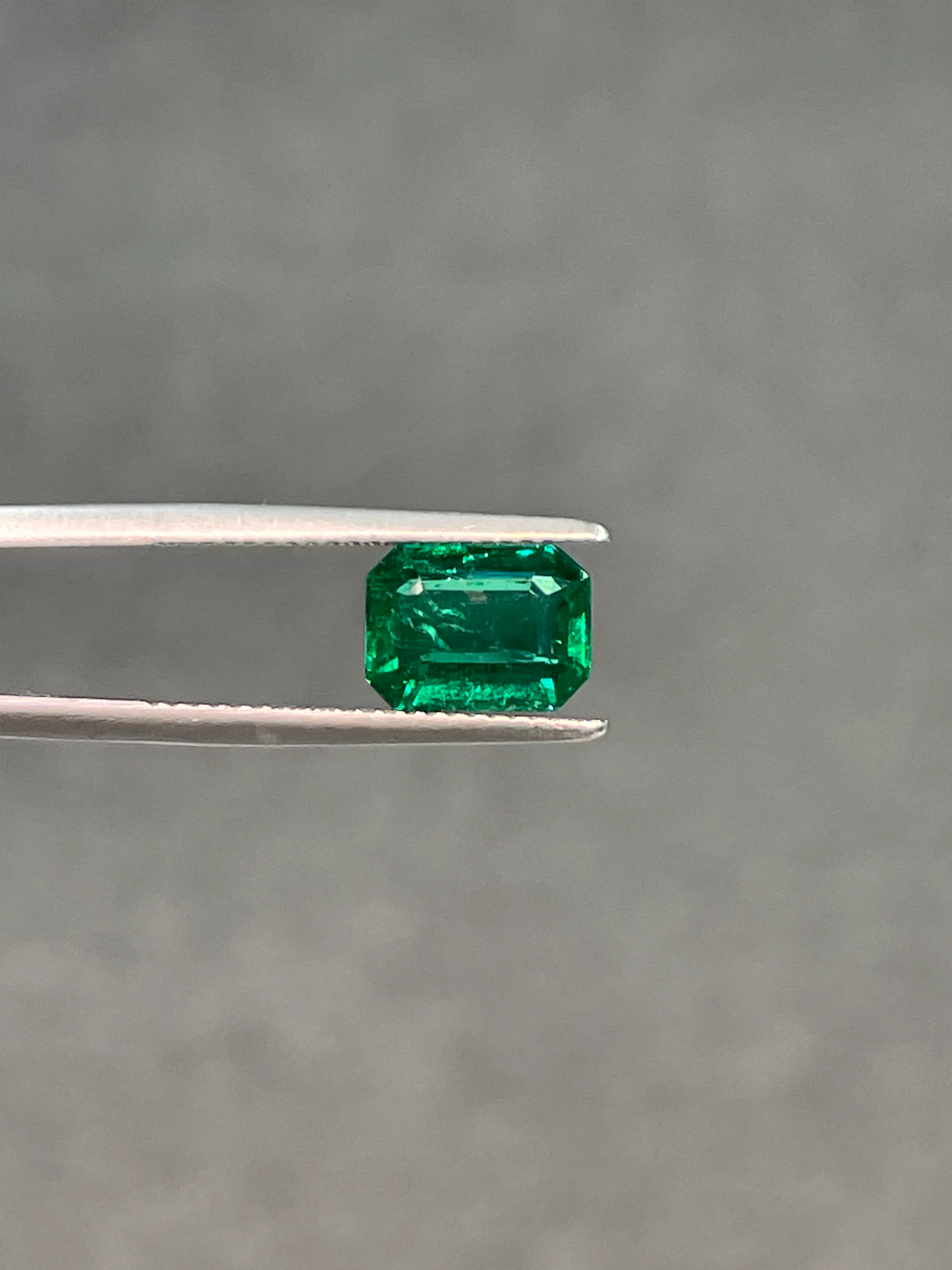 2.23 Carat Emerald - Image 3