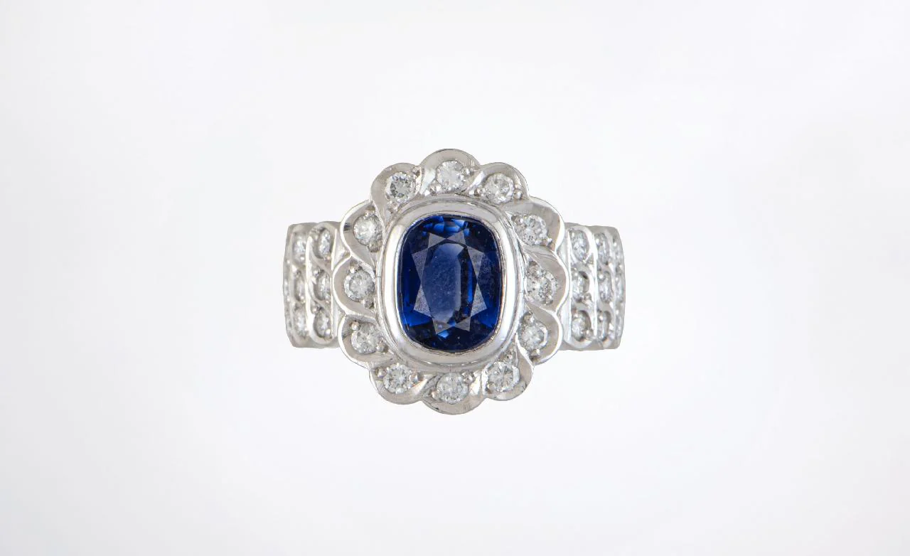 2.94 Carat Madagascar Sapphire and Diamond Platinum Ring - GIA - Image 2