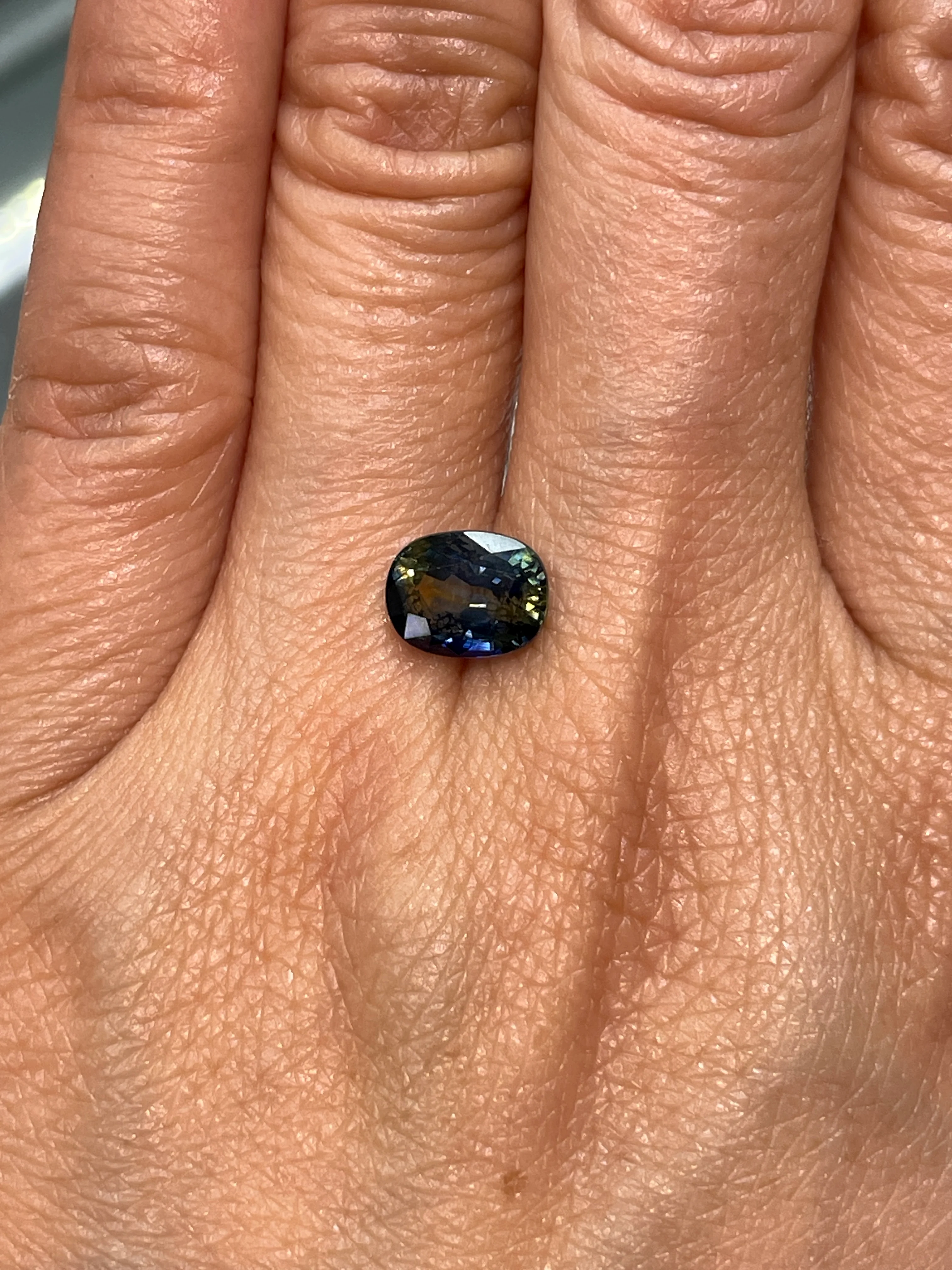 3.13 Carat Teal/Bi-Color Sapphire - Image 2