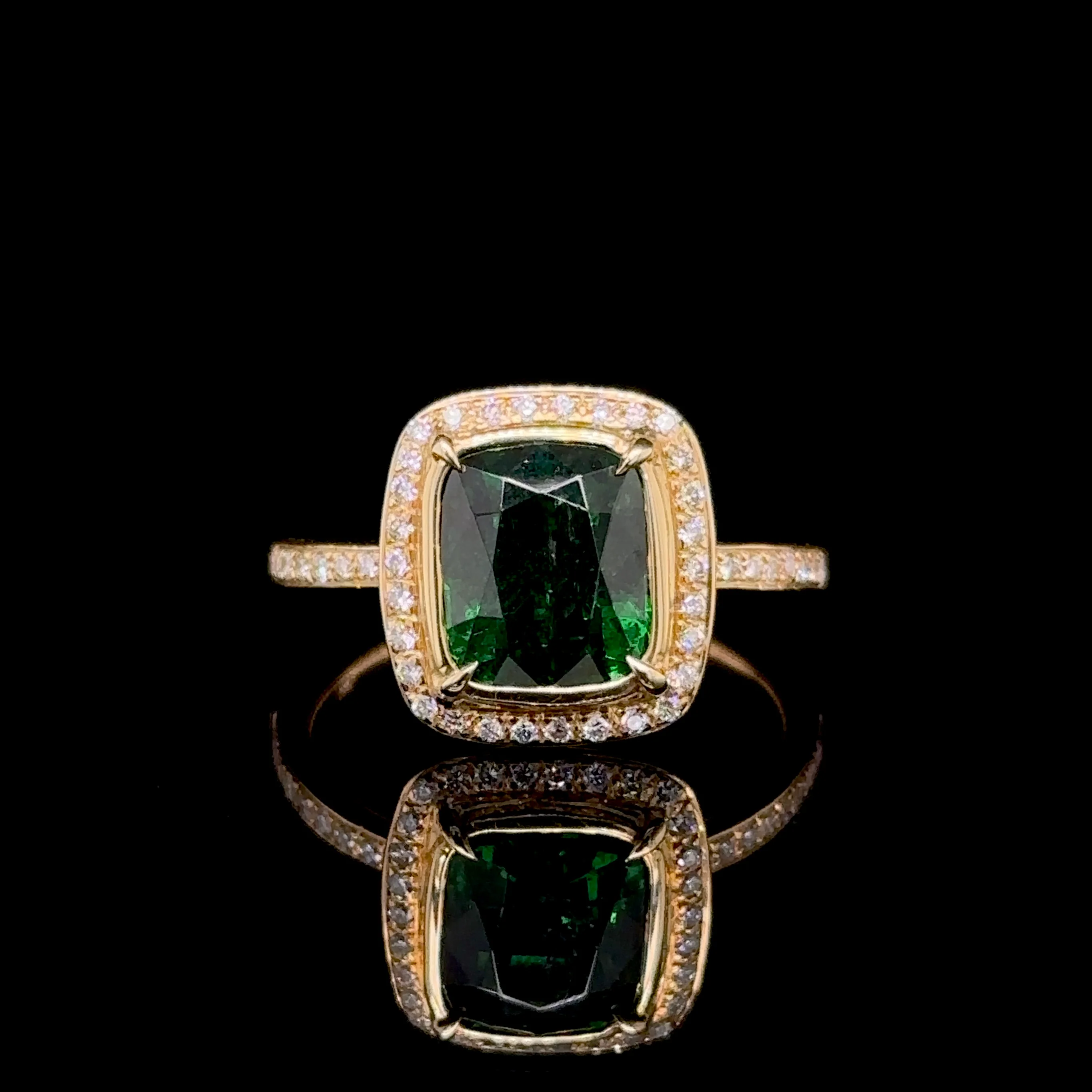 3.20 Carat Tsavorite Garnet and Diamond Ring - Image 3