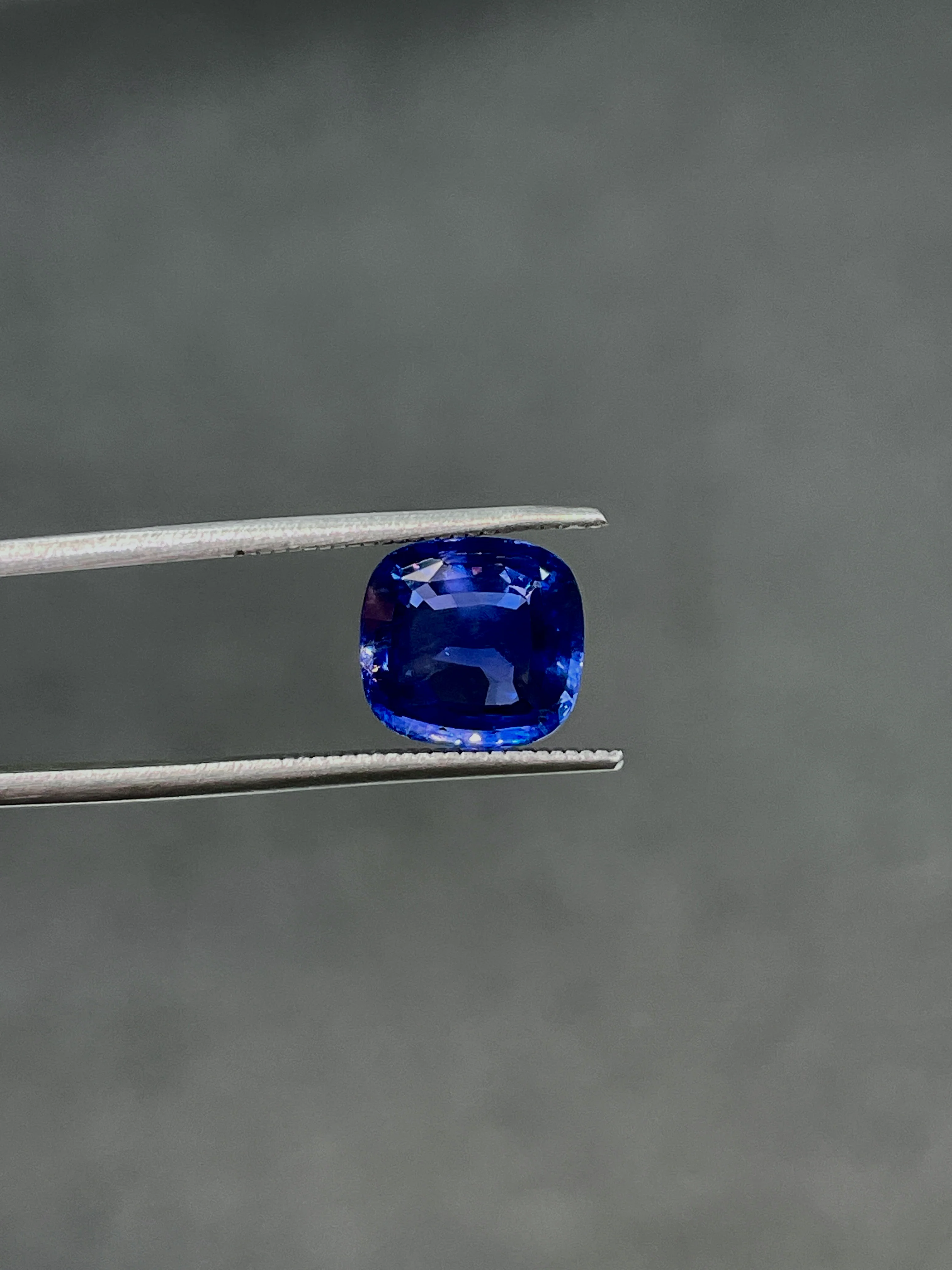 3.59 Carat Burma No Heat Sapphire - GIA - Image 3