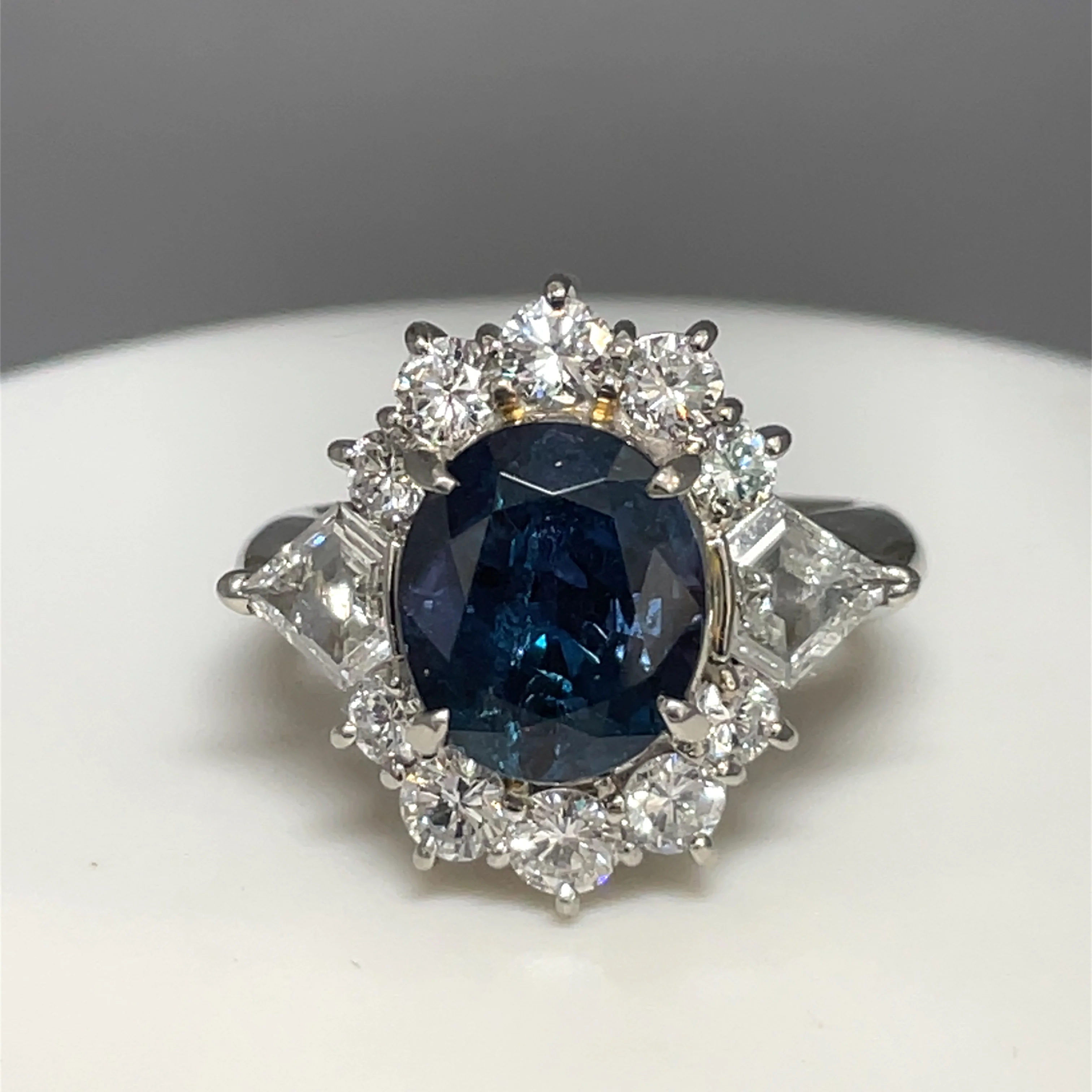 3.62 Carat Alexandrite and Diamond Ring- AGL - Image 3