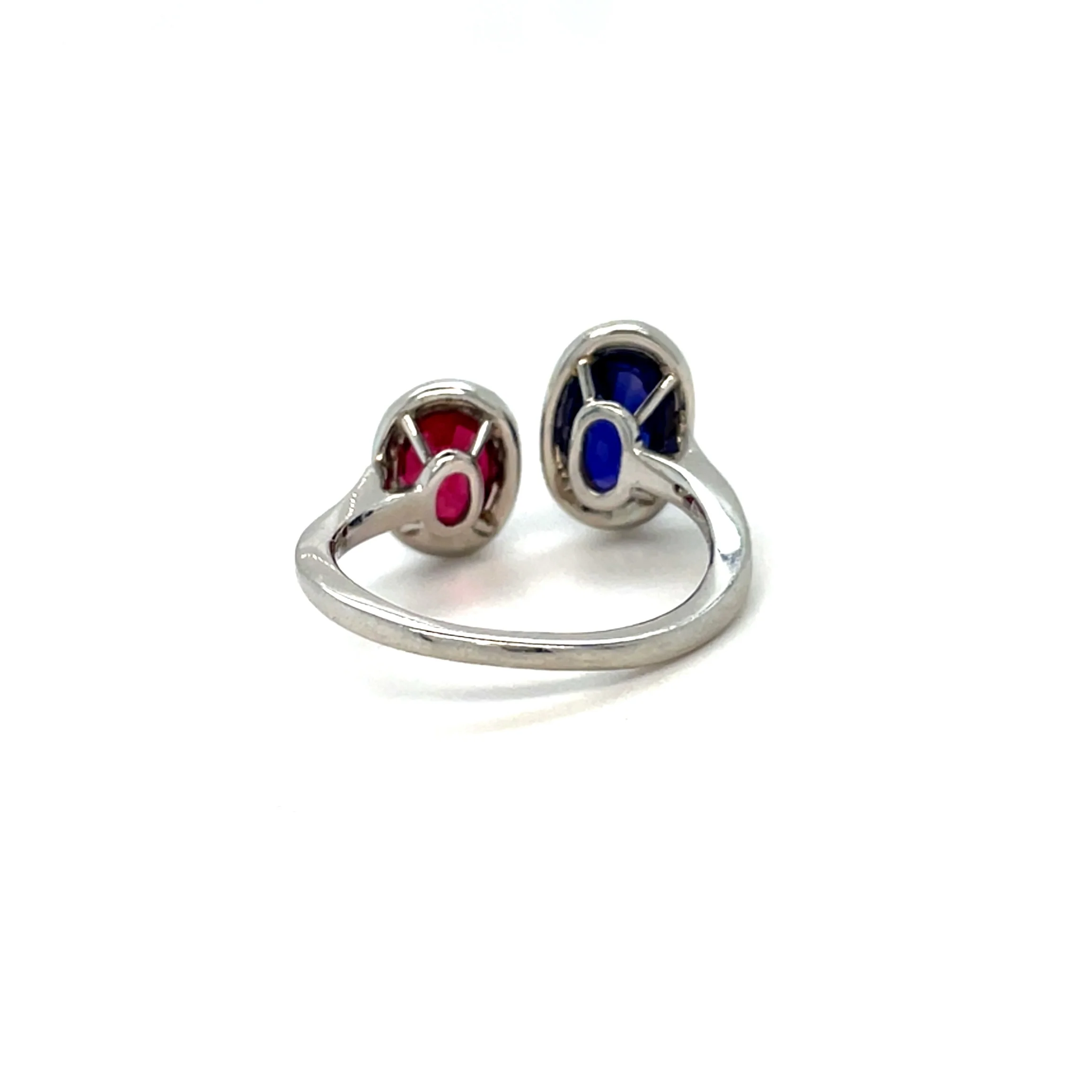3.66 Carat No Heat Blue Sapphire and No Heat Ruby Toi et Moi Ring - GIA - Image 2