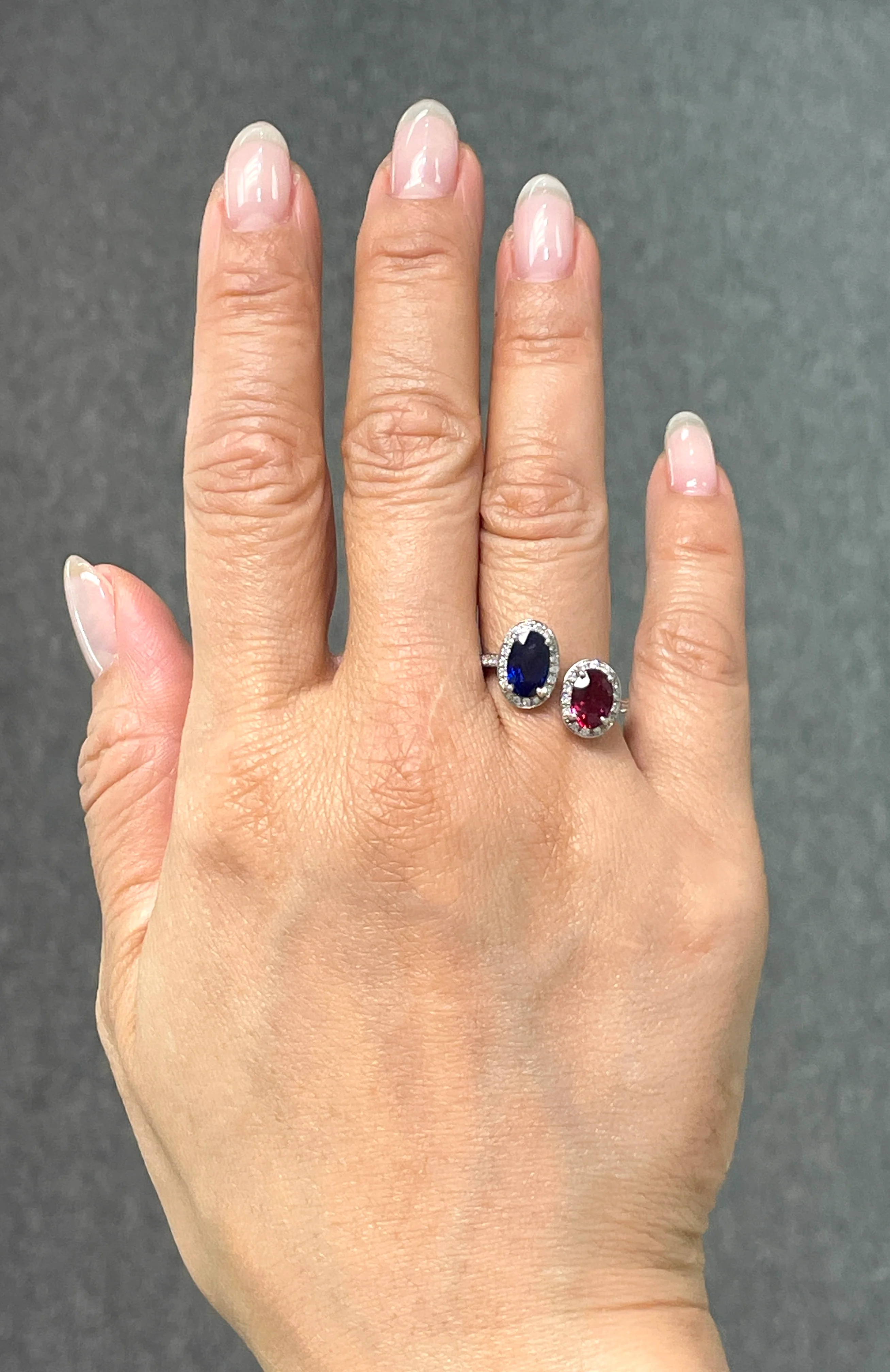3.66 Carat No Heat Blue Sapphire and No Heat Ruby Toi et Moi Ring - GIA - Image 3