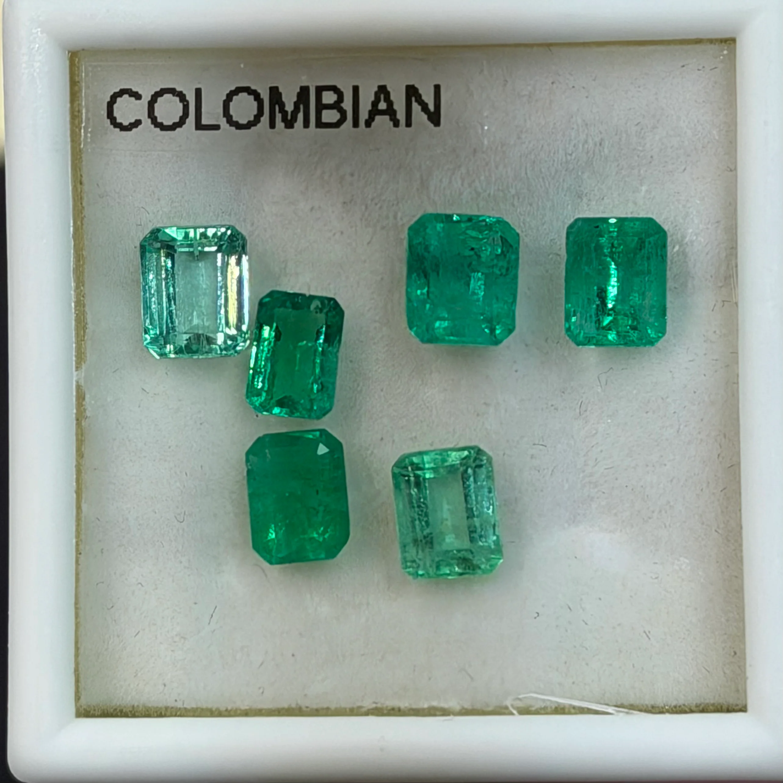 4.25 carat Colombian emerald mixed box - Close Out - Image 2