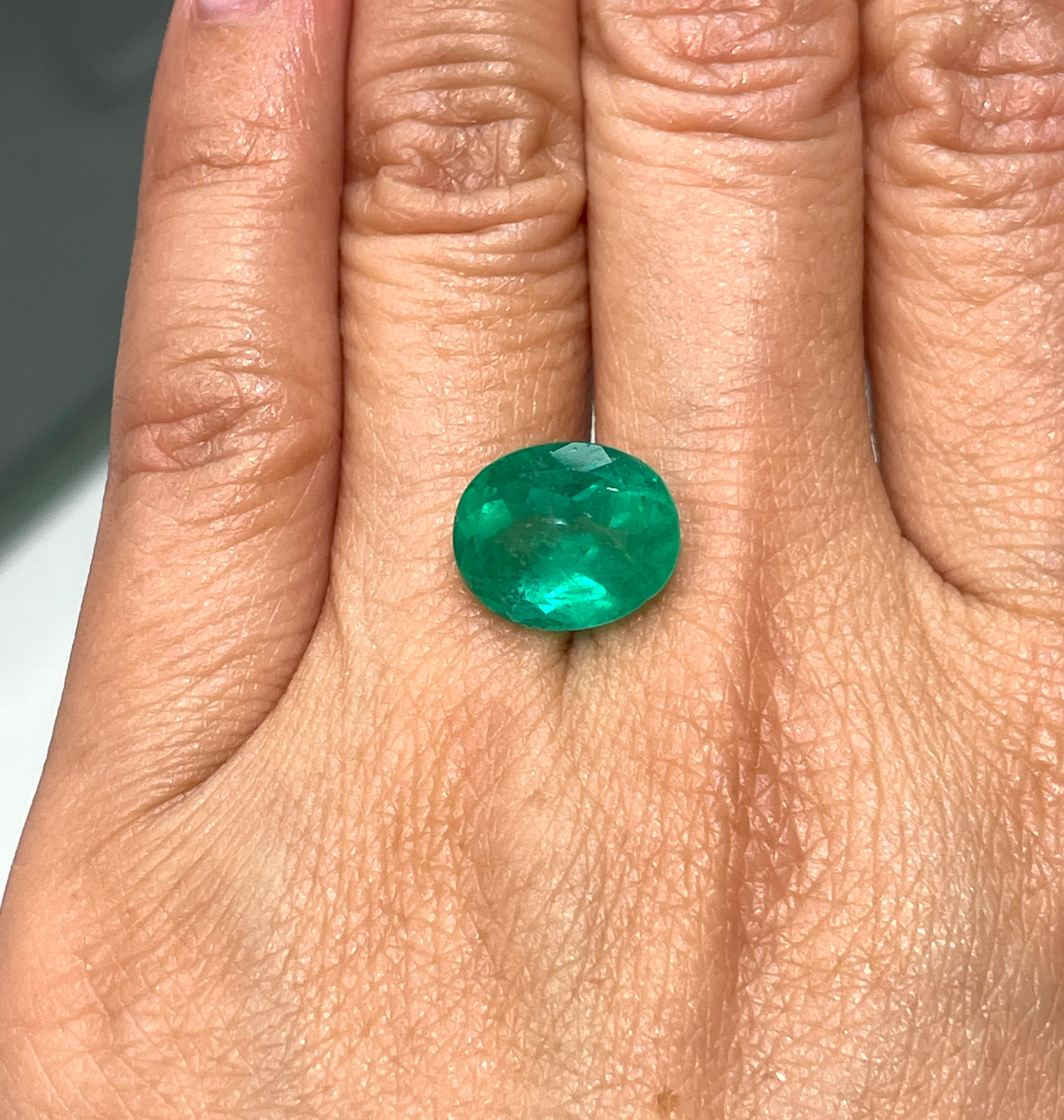 6.30 Carat Colombian Emerald - Image 2
