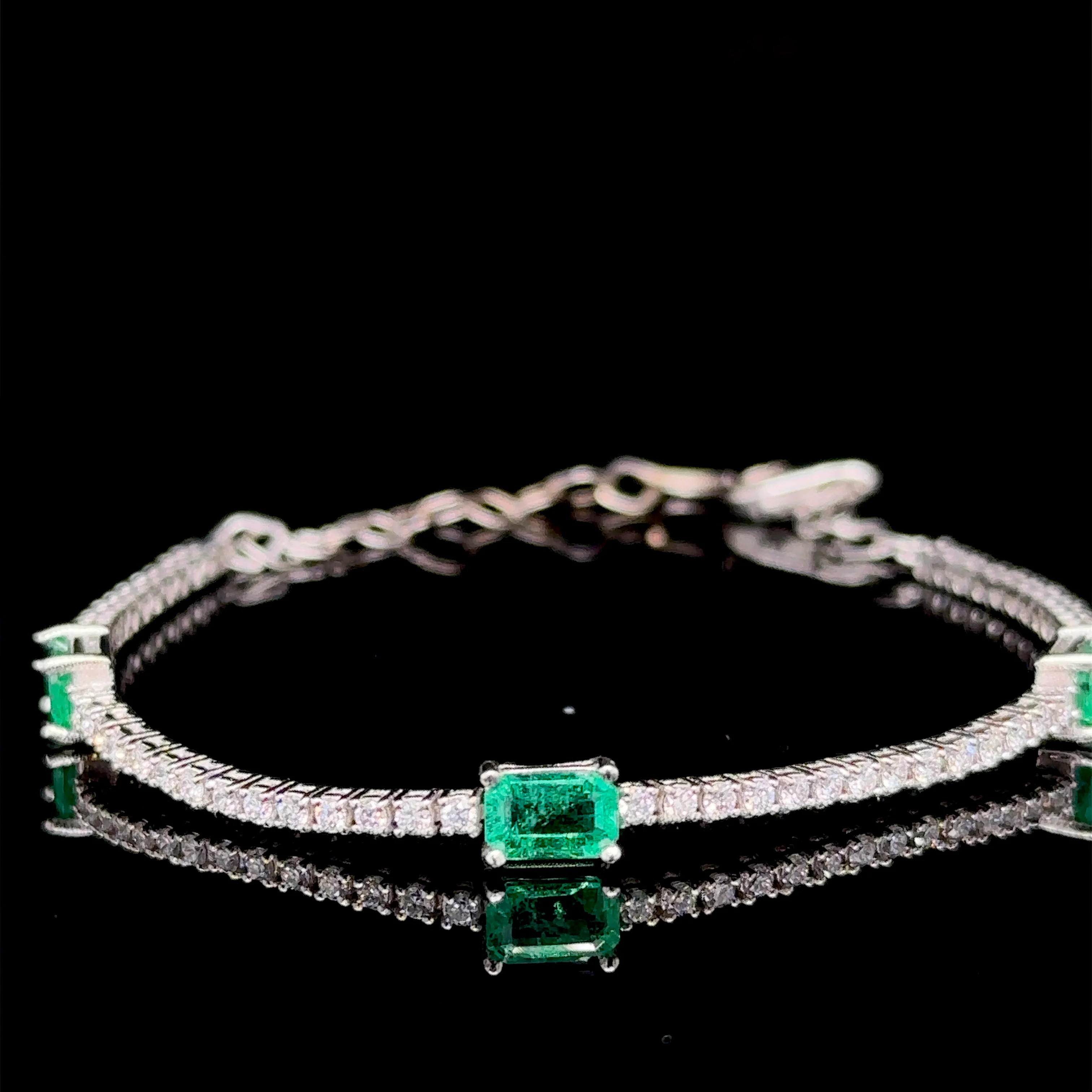 0.90 Carat Emerald & Diamond Tennis Bracelet - Image 3