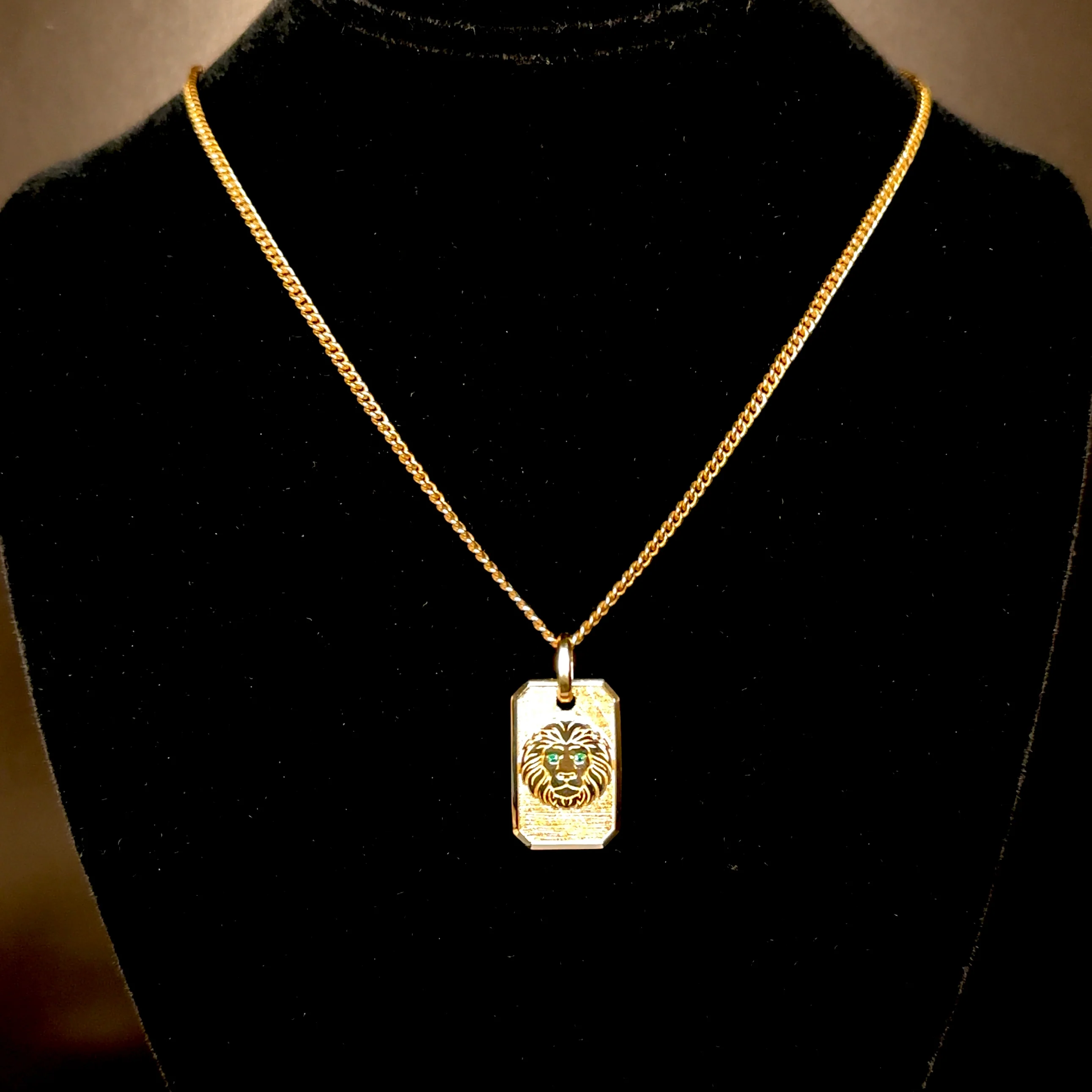 Leo Emerald Lion Pendant - Image 3