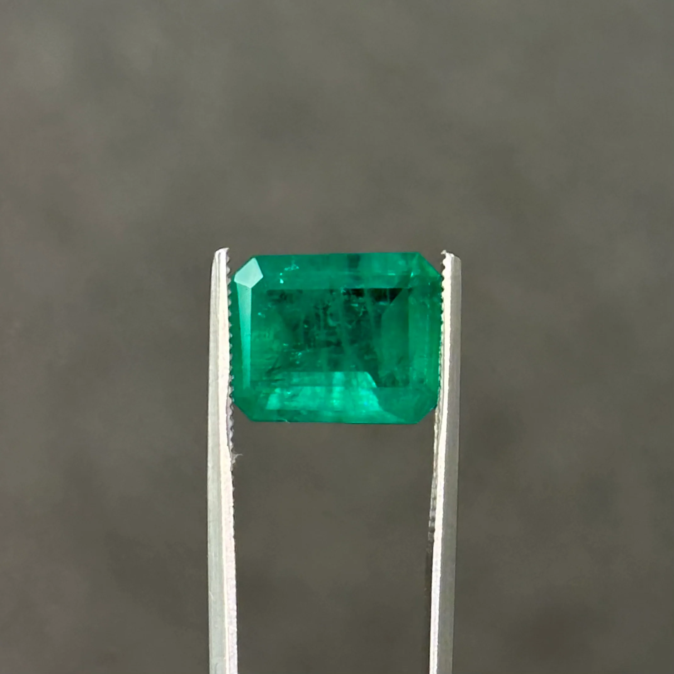 5.20 Carat Colombian Emerald Pendant - Image 3